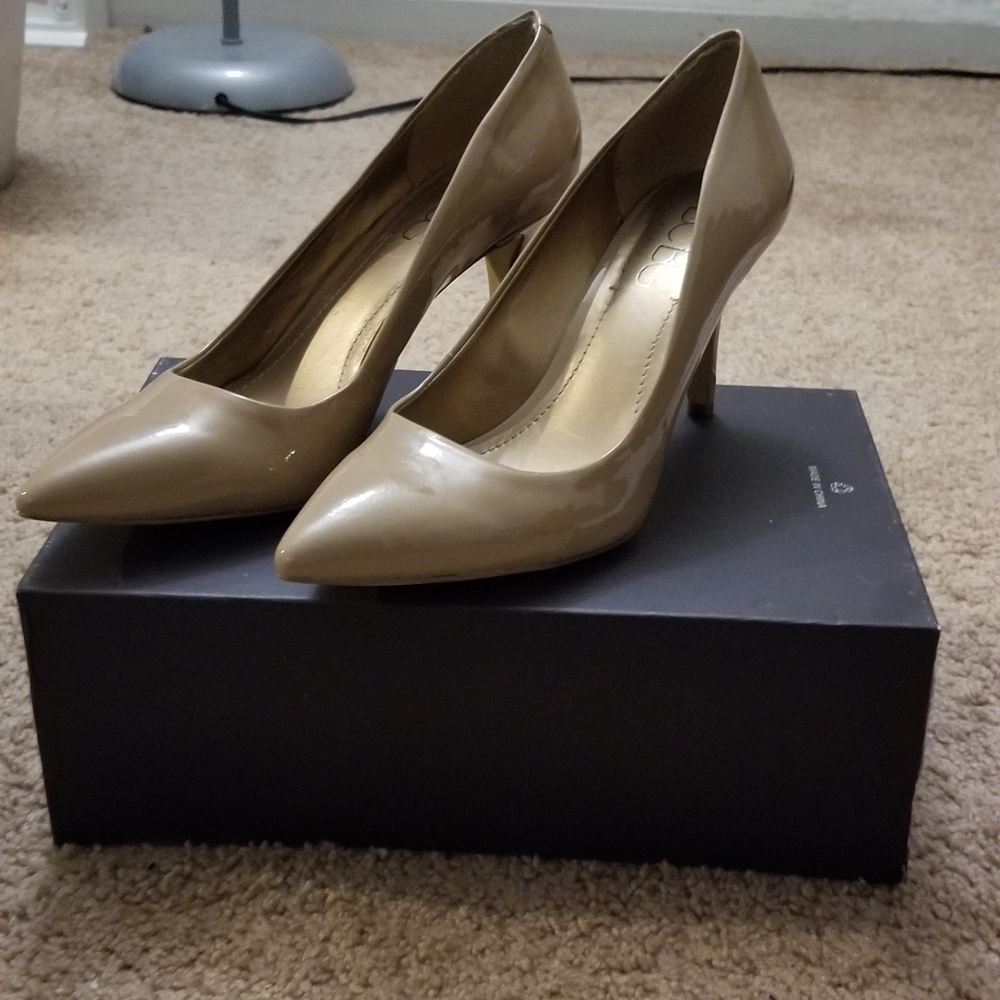 Womens pumps
